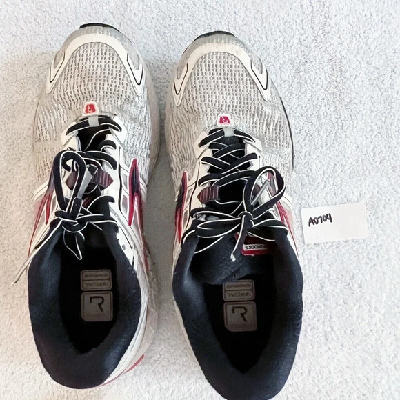 Brooks Revenna Men's White Red Running Shoe Sneaker Sz 9 / 42.5- 1101861D146 - Picture 13 of 13